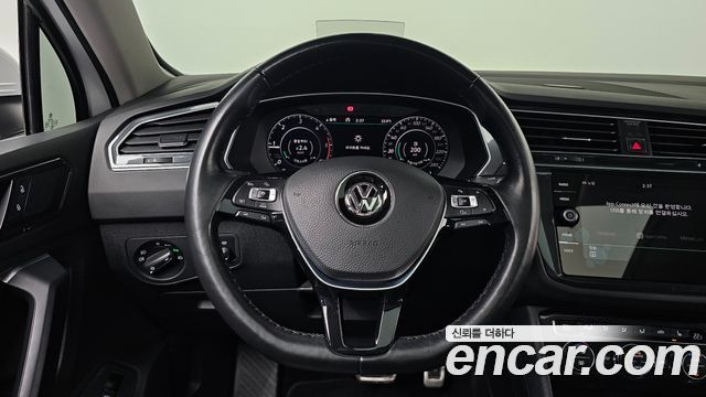 Volkswagen Tiguan 2018 — photo 30