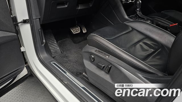 Volkswagen Tiguan 2018 — photo 31