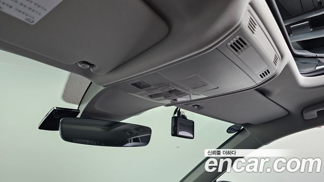 Volkswagen Tiguan 2018 — photo 32