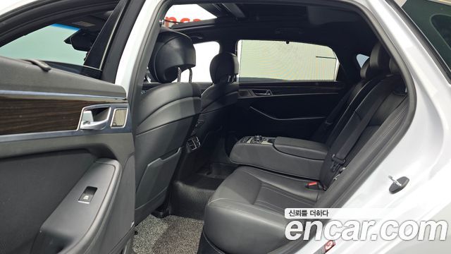 Genesis G80 2018 — photo 18