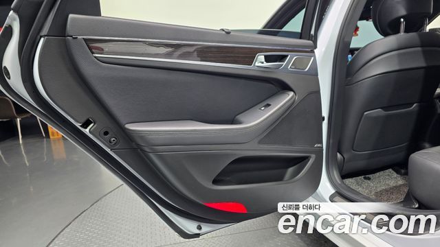 Genesis G80 2018 — photo 15