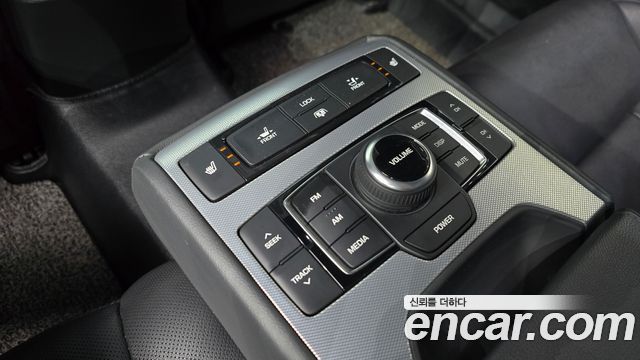 Genesis G80 2018 — photo 32
