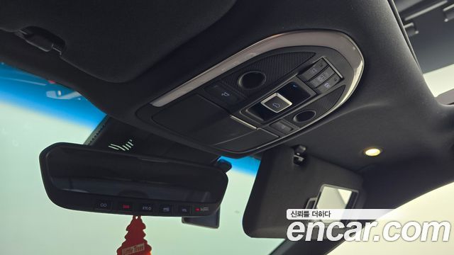 Genesis G80 2018 — photo 33