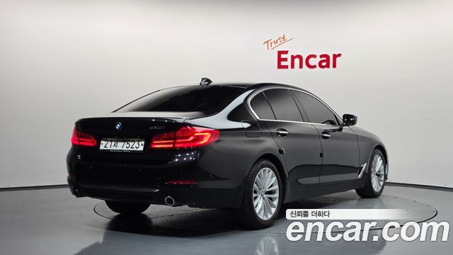 BMW 5-Series 2018 — photo 2