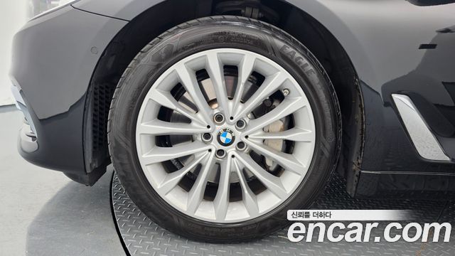 BMW 5-Series 2018 — photo 5