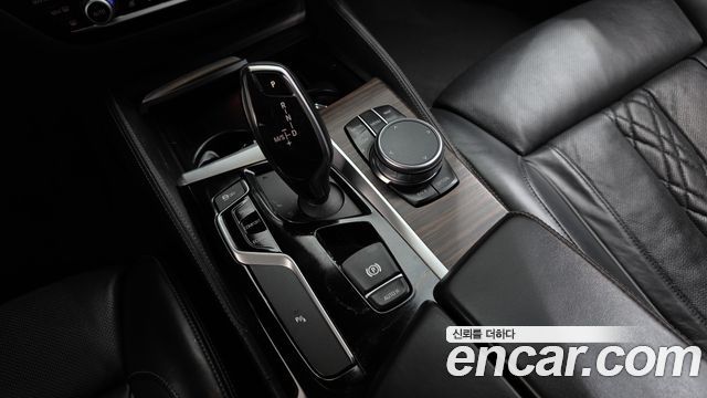 BMW 5-Series 2018 — photo 12