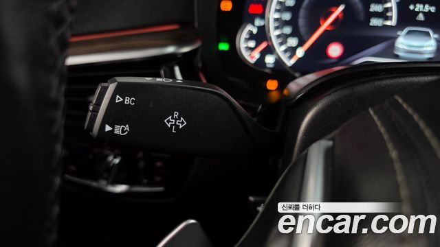 BMW 5-Series 2018 — photo 25