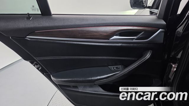BMW 5-Series 2018 — photo 15