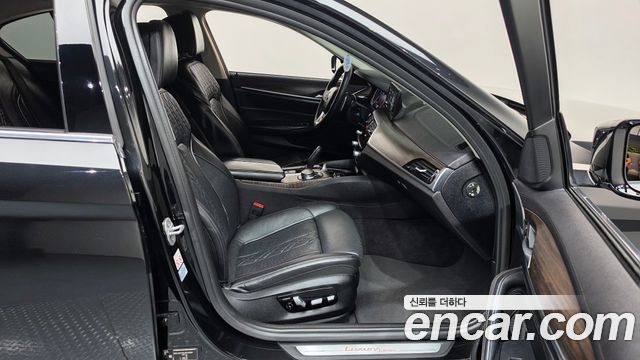 BMW 5-Series 2018 — photo 16