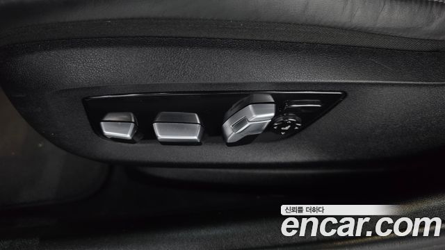 BMW 5-Series 2018 — photo 32