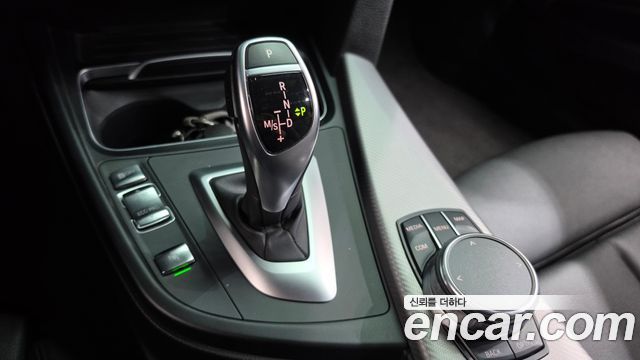 BMW 3-Series 2018 — photo 12