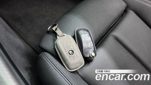 BMW 3-Series 2018 — photo 22
