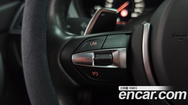 BMW 3-Series 2018 — photo 23