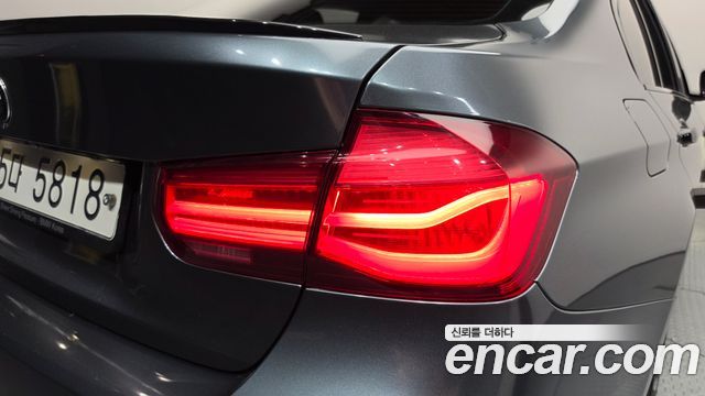 BMW 3-Series 2018 — photo 9