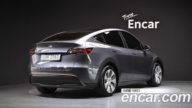 Tesla Model Y 2024 — photo 2