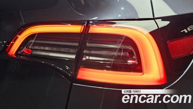 Tesla Model Y 2024 — photo 9