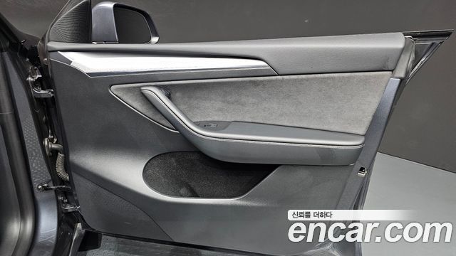 Tesla Model Y 2024 — photo 14