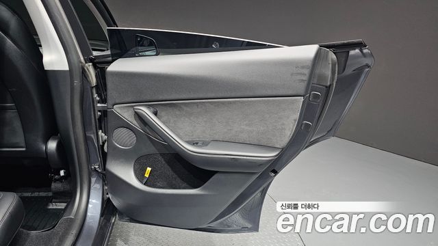 Tesla Model Y 2024 — photo 15