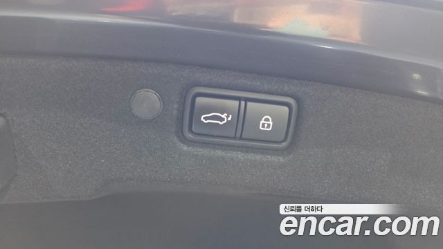 Kia K7 2018 — photo 32