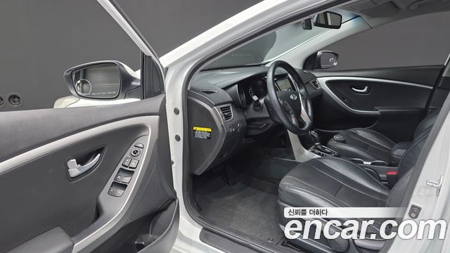 Hyundai i30 2016 — photo 17