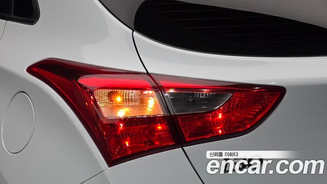 Hyundai i30 2016 — photo 9