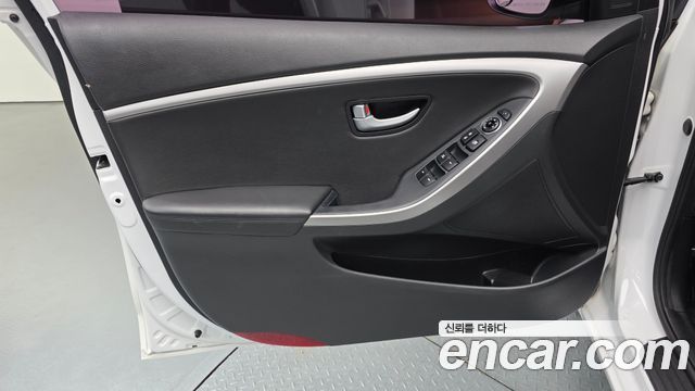 Hyundai i30 2016 — photo 14
