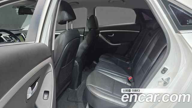 Hyundai i30 2016 — photo 16