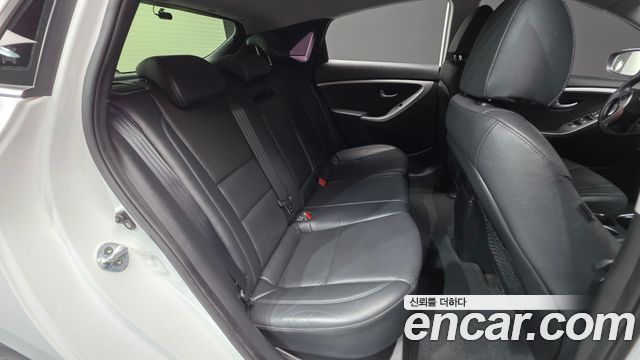 Hyundai i30 2016 — photo 28