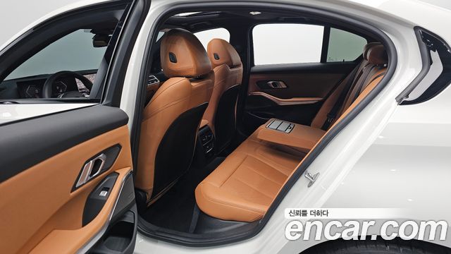 BMW 3-Series 2025 — photo 18