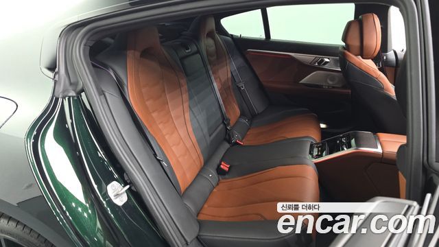 BMW 8-Series 2026 — photo 18