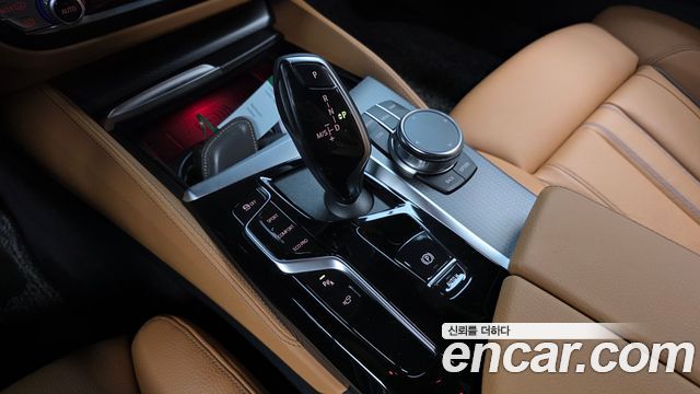 BMW 5-Series 2023 — photo 12