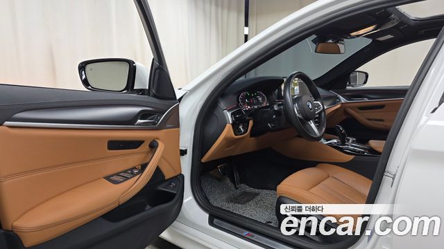 BMW 5-Series 2023 — photo 13