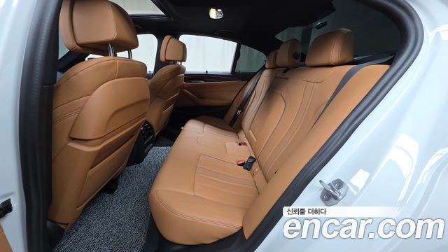 BMW 5-Series 2023 — photo 18