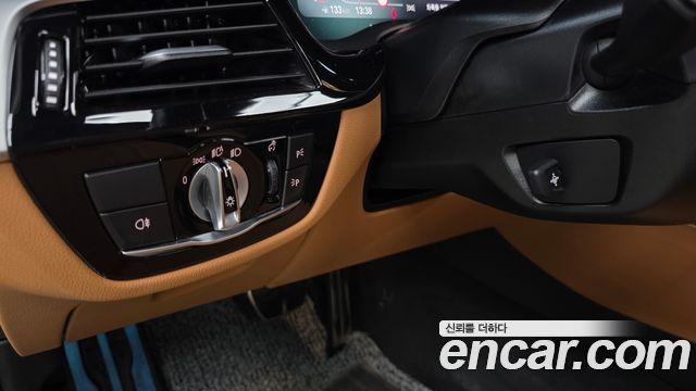 BMW 5-Series 2023 — photo 26