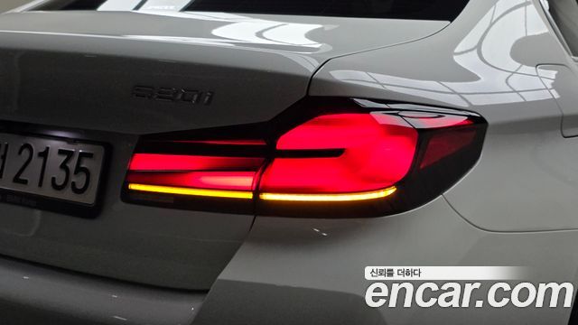 BMW 5-Series 2023 — photo 9