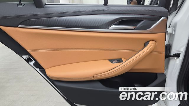 BMW 5-Series 2023 — photo 15