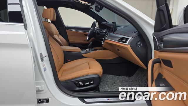 BMW 5-Series 2023 — photo 16