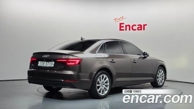 Audi A4 2018 — photo 2