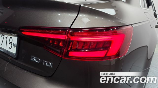Audi A4 2018 — photo 9