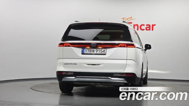 Kia Canival 2021 — photo 4