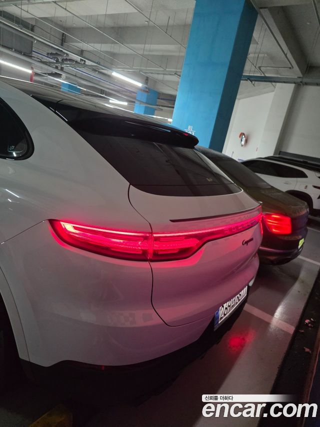 Porsche Cayenne 2021 — photo 3
