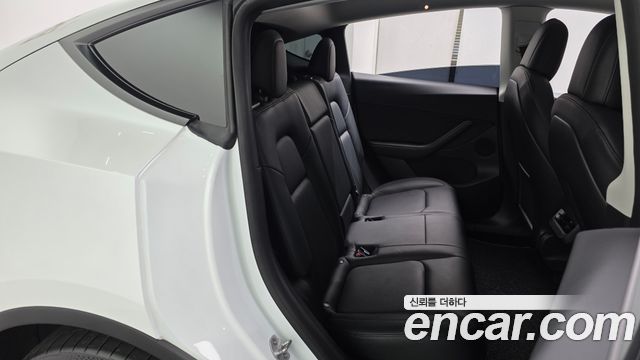 Tesla Model Y 2022 — photo 17