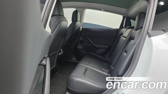 Tesla Model Y 2022 — photo 18