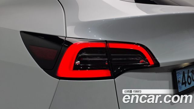 Tesla Model Y 2022 — photo 9