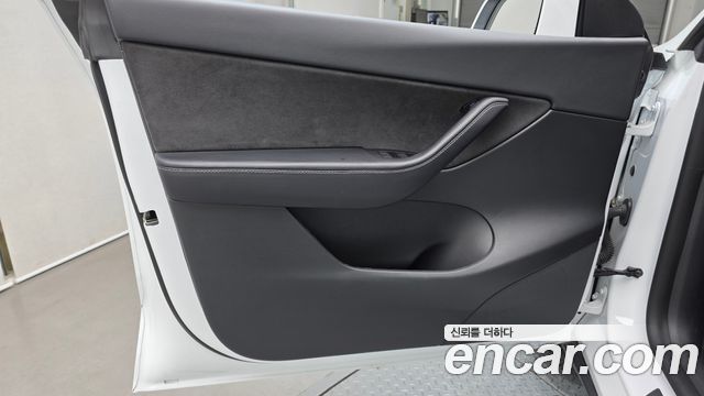 Tesla Model Y 2022 — photo 14