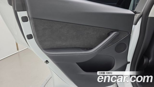 Tesla Model Y 2022 — photo 15
