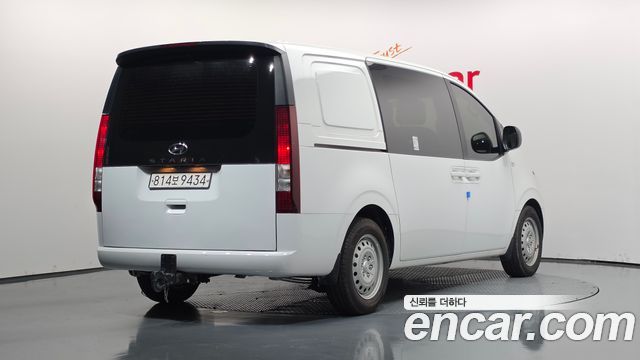 Hyundai Staria 2023 — photo 2