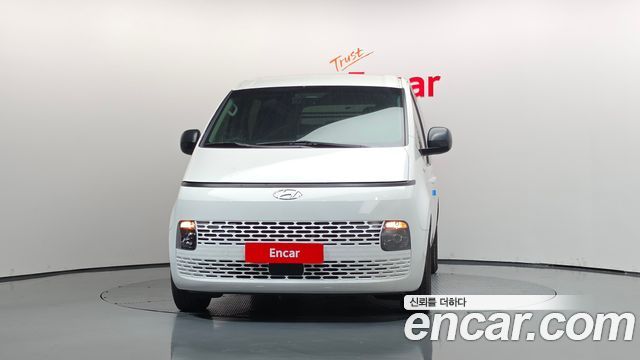 Hyundai Staria 2023 — photo 3