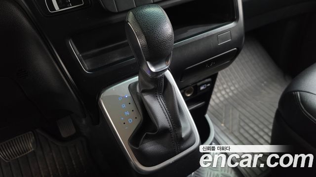 Hyundai Staria 2023 — photo 9