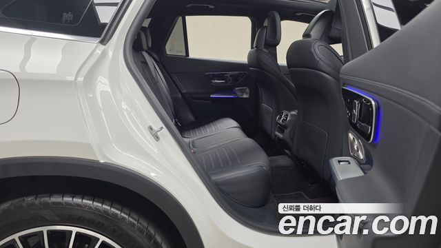 Mercedes-Benz GLC-Class 2023 — photo 17